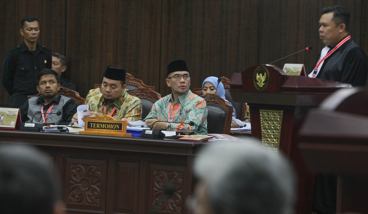 Jajaran Komisioner KPU dalam sidang PHPU di Gedung MK, Jakarta, 28 Maret 2024.