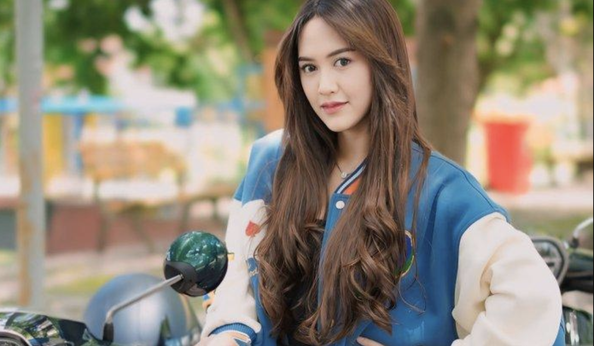 Penyanyi dangdut Happy Asmara