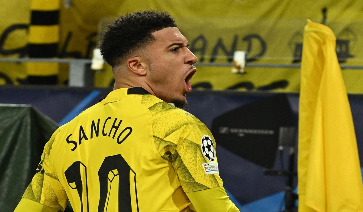 Gelandang Borussia Dortmund Jadon Sancho melakukan selebrasi usai mencetak gol ke gawang PSV di laga Liga Champions.