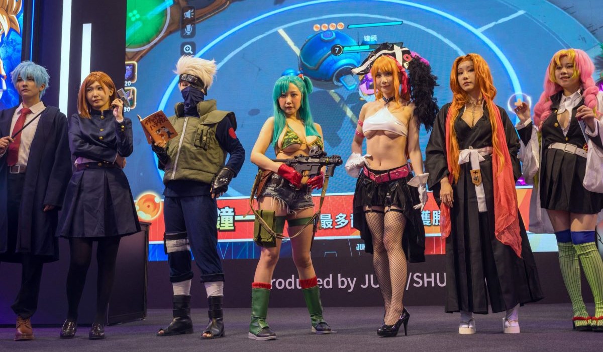 Ilustrasi: model kostum cosplay berpose untuk difoto pada Festival Komik dan Anime Internasional ke-12 di World Trade Center di Taipei