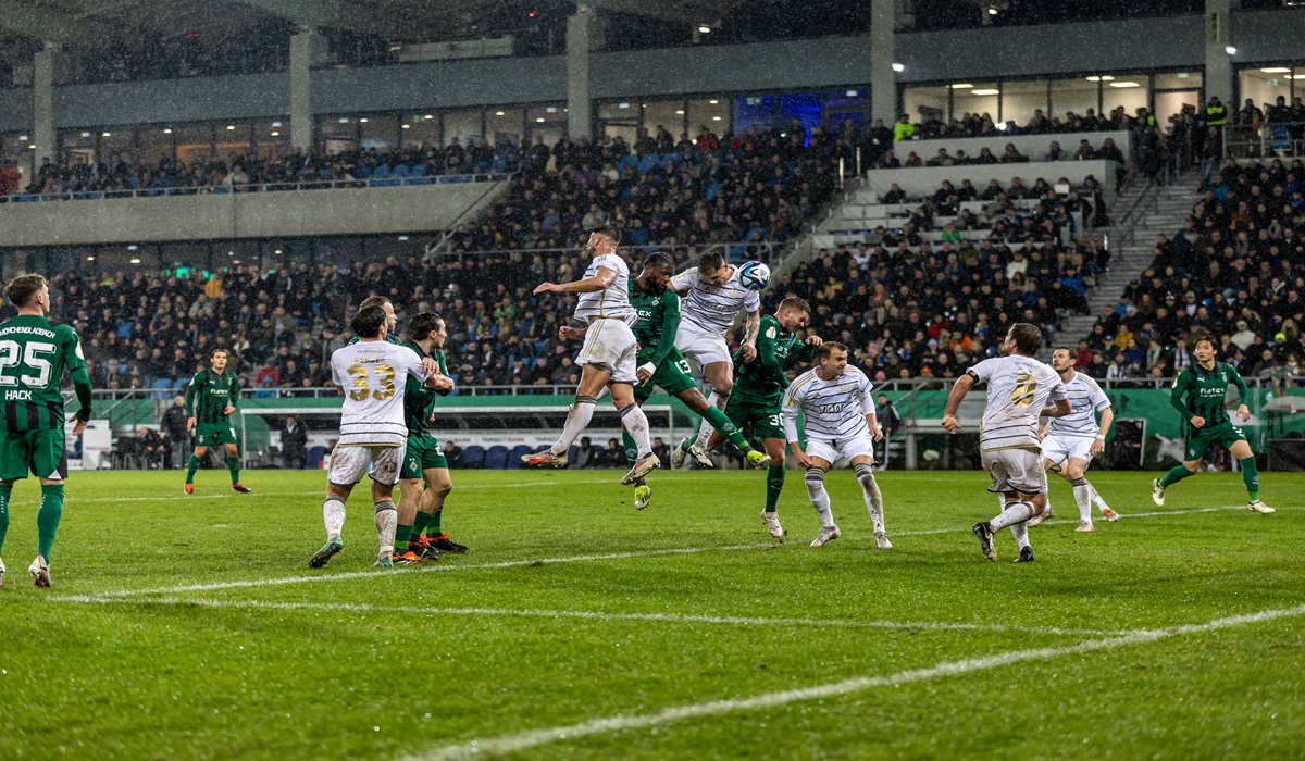 Laga DFB Pokal antara Saarbruecken dan Borussia Moenchengladbach