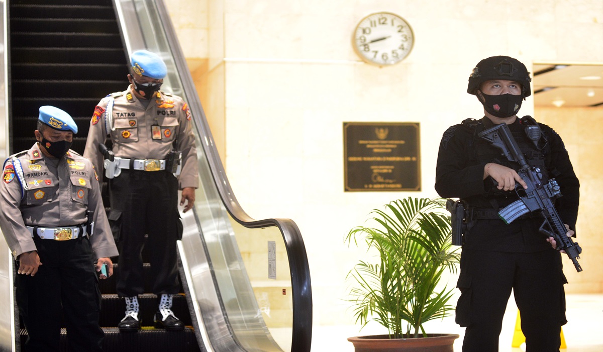 Polisi menerjunkan 3.929 personel gabungan untuk amankan aksi unjuk rasa beberapa elemen masyarakat di depan Gedung DPR/MPR RI.