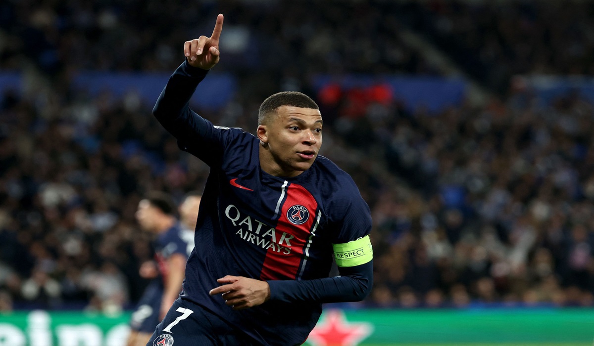 Penyerang PSG Kylian Mbappe melakukan selebrasi usai mencetak gol ke gawang Real Sociedad di laga Liga Champions.