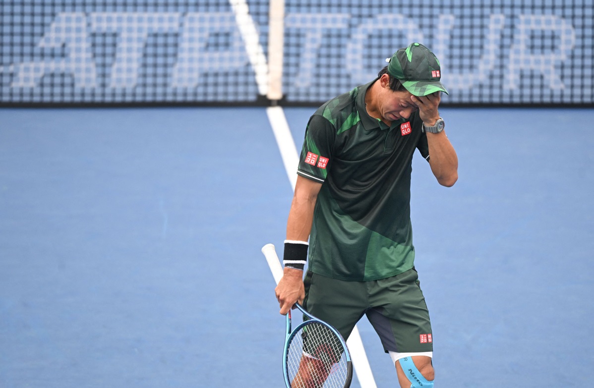 Kei Nishikori, mantan peringkat empat dunia, mengalami kekalahan dalam pertandingan comebacknya di Tur ATP setelah absen cedera panjang. 