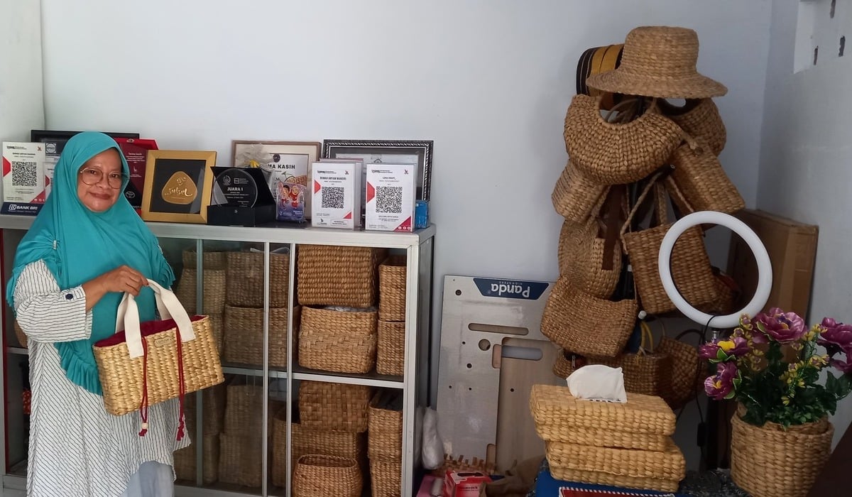 Ceo & Founder Anyam Mandiri, Elsa, UMKM kerajinan eceng gondok, di Makassar, Sulawesi Selatan.