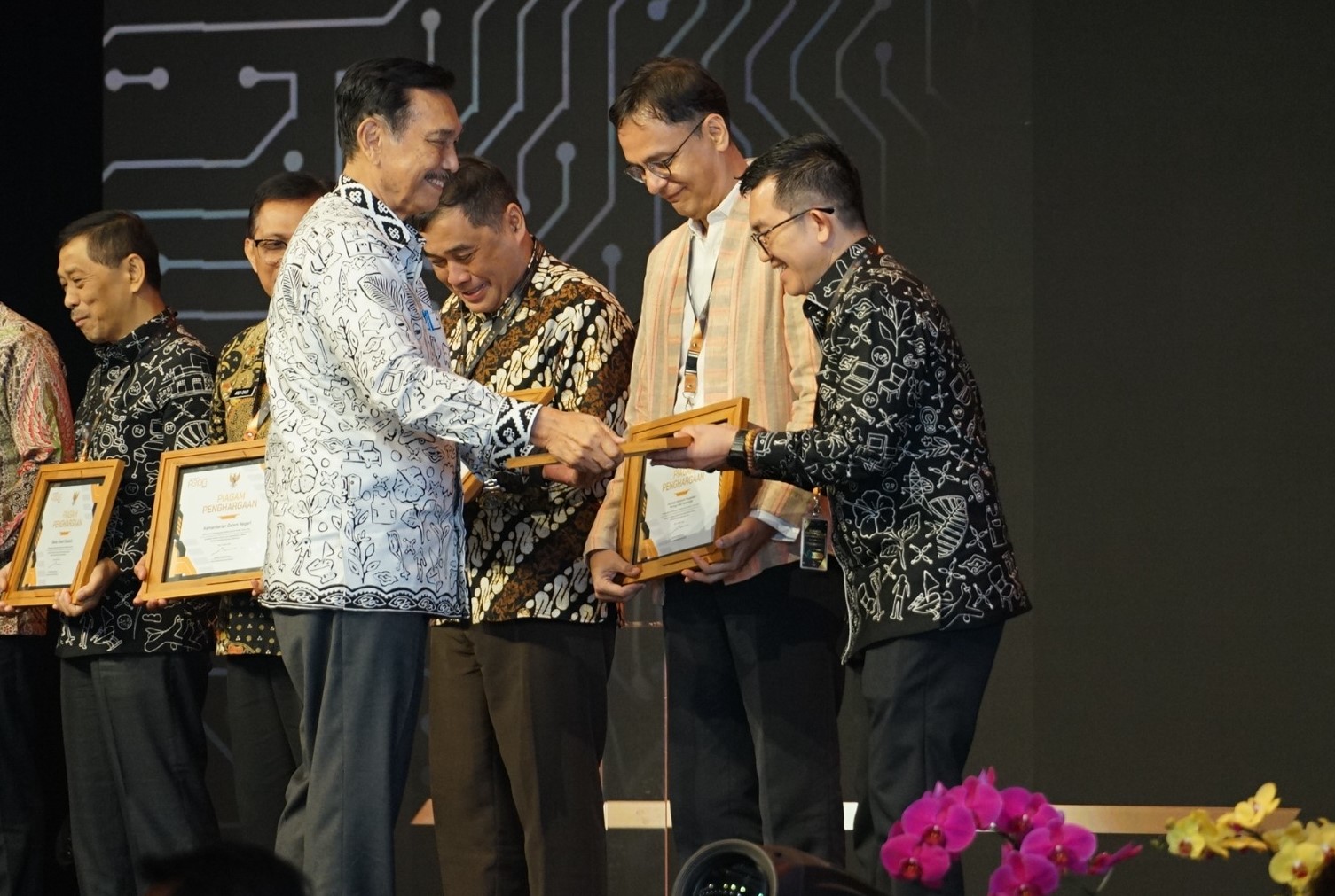 Dedikasi Pemanfaatan Produk Dalam Negeri, LAN Sabet Penghargaan  