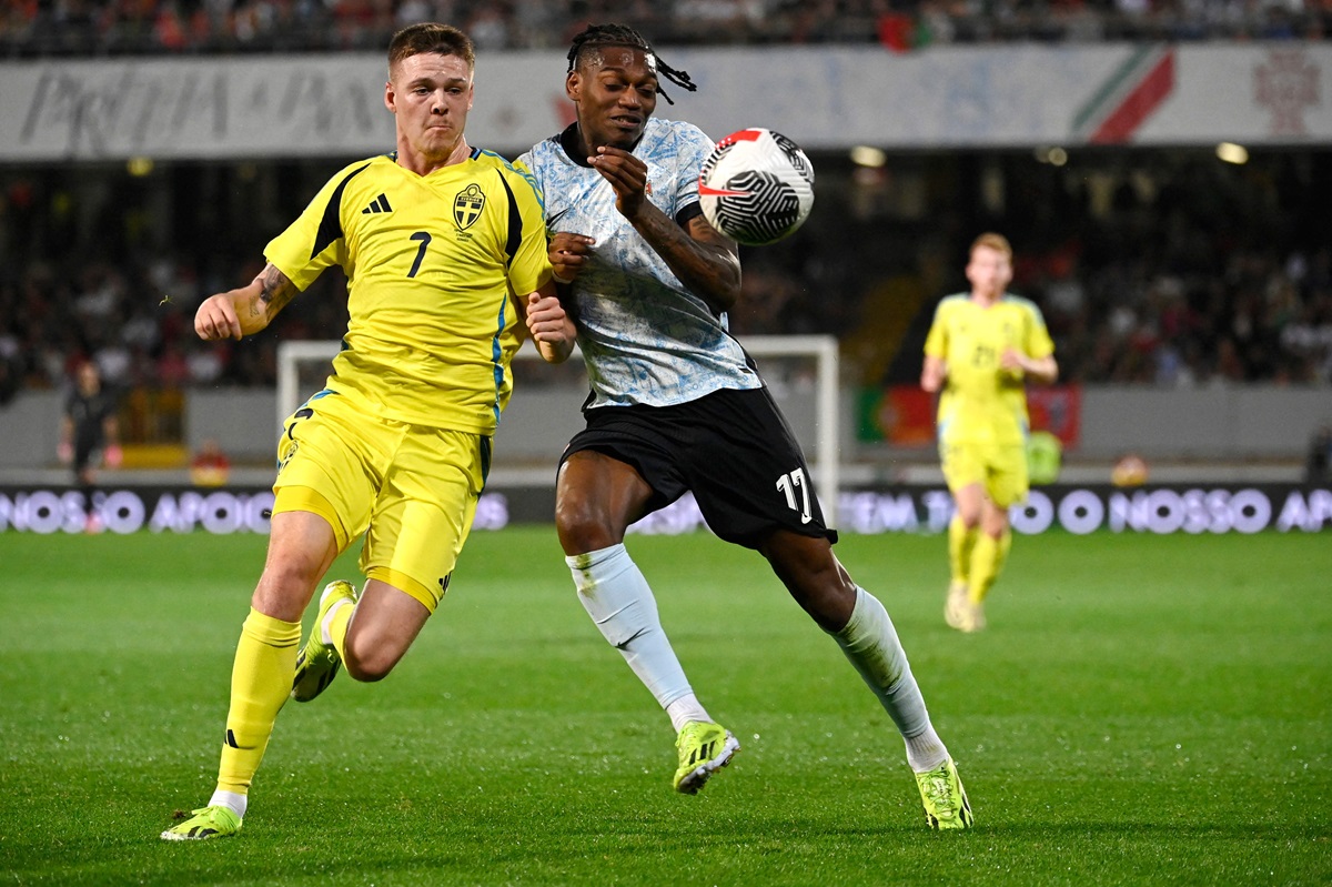 Portugal yang dipimpin Roberto Martinez mengalahkan Swedia 5-2 dalam pertandingan persahabatan tanpa kehadiran Cristiano Ronaldo. 