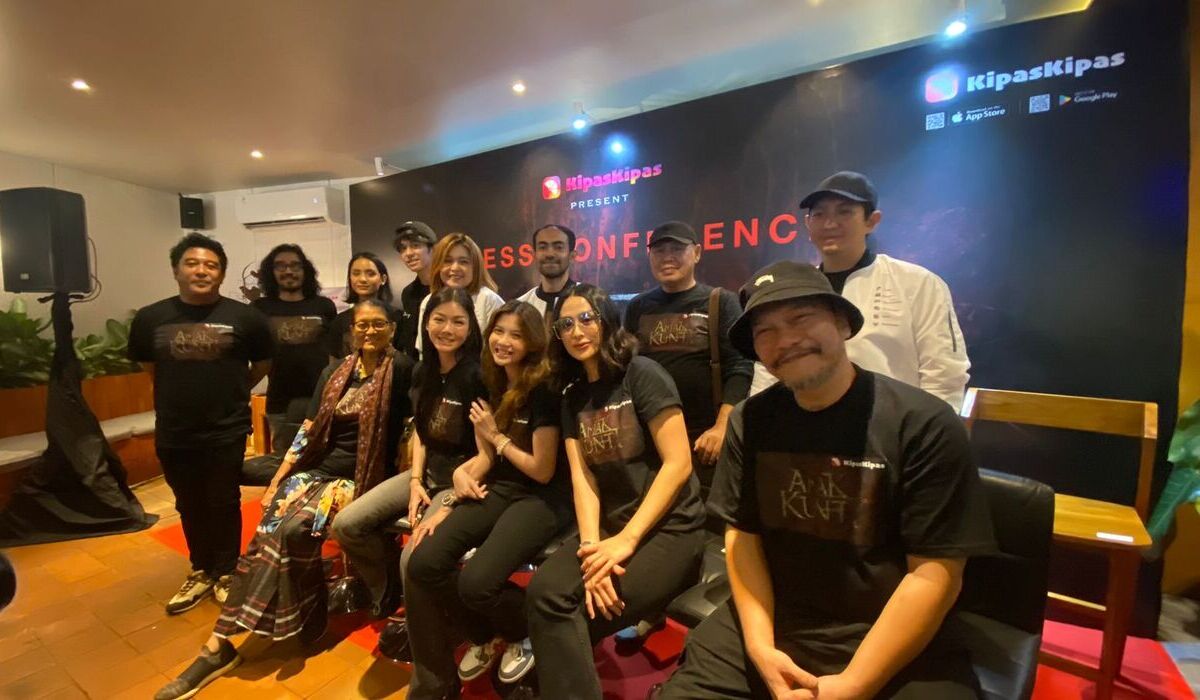 Para kru dan pemain film Anak Kunti.