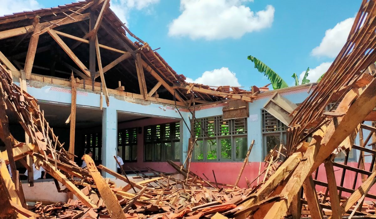 Ilustrasi bangunan roboh 