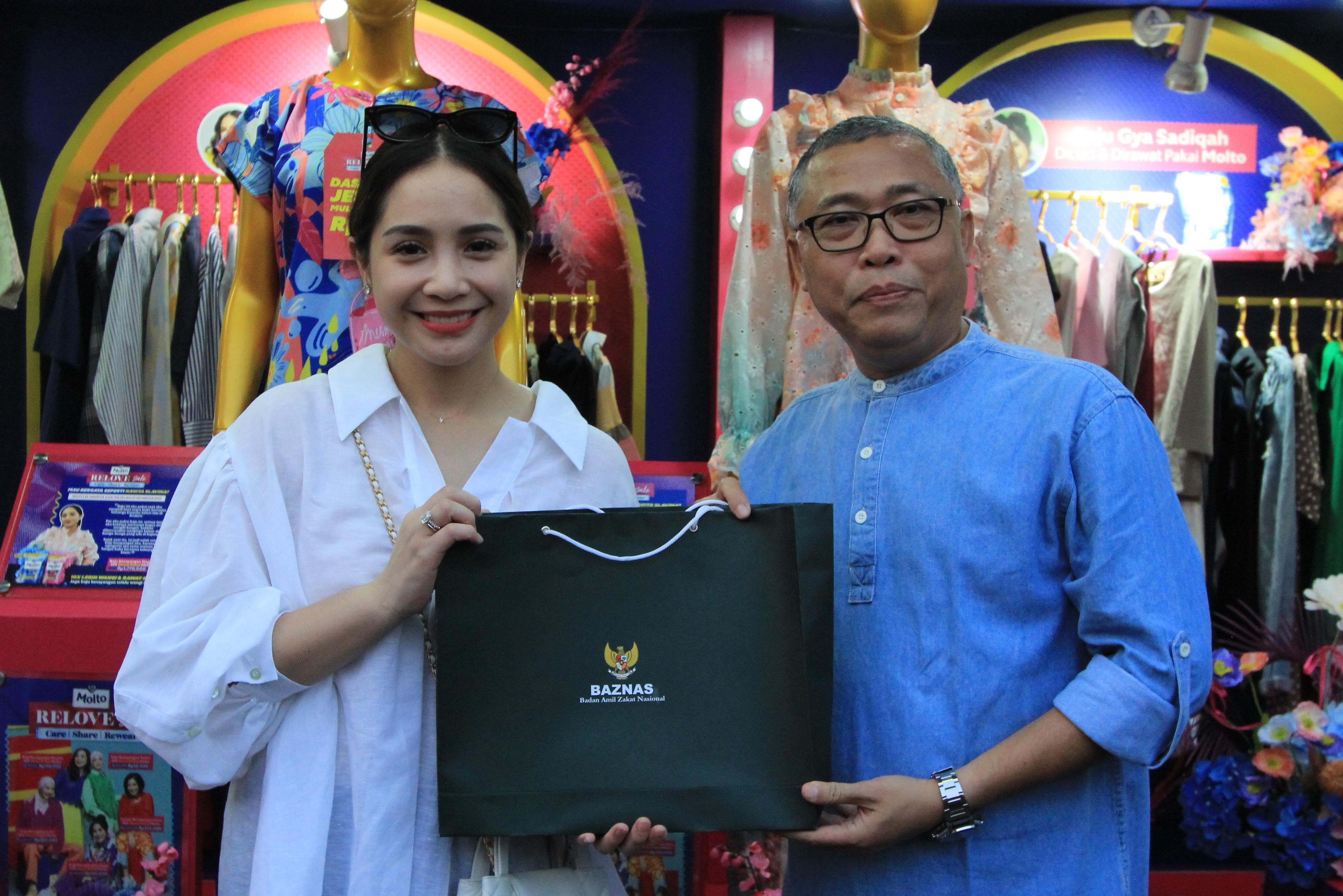 Aktris Nagita Slavina mengajak masyarakat menunaikan zakat lewat BAZNAS