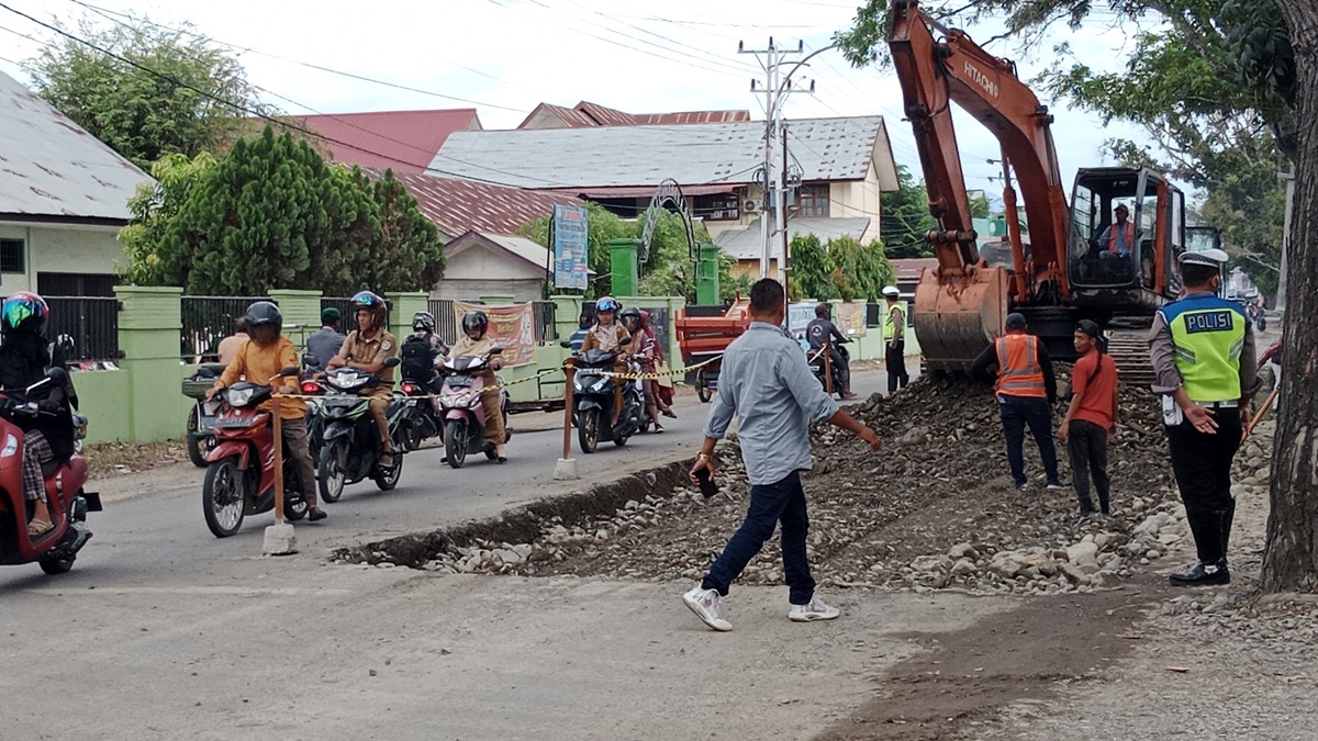 Ilustrasi - Pemkab Temanggung, Jawa Tengah mulai memperbaiki jalan agar siap dilalui arus mudik lebaran