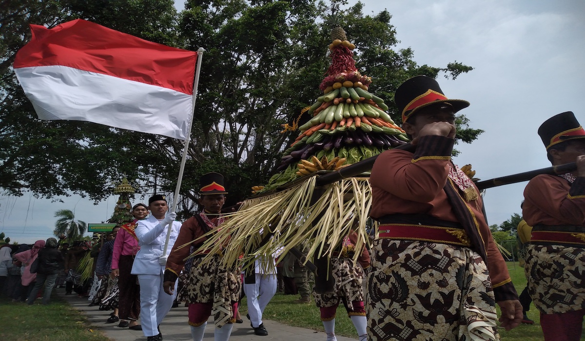 Gunungan Hasil Bumi Warga Kulon Progo