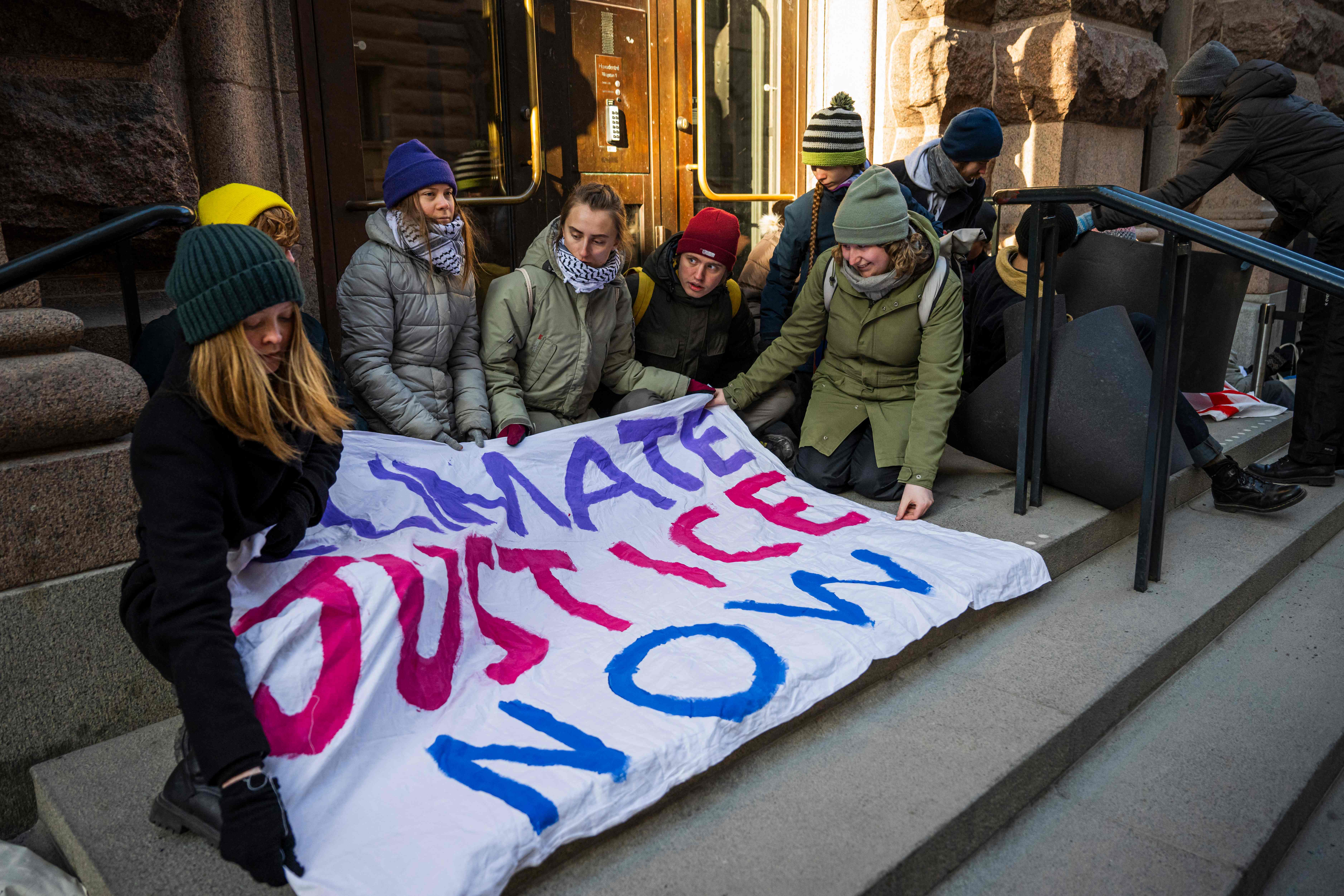 ilustrasi: Para aktivis iklim di Swedia yang dimotori Greta Thunberg (tiga dari kiri).