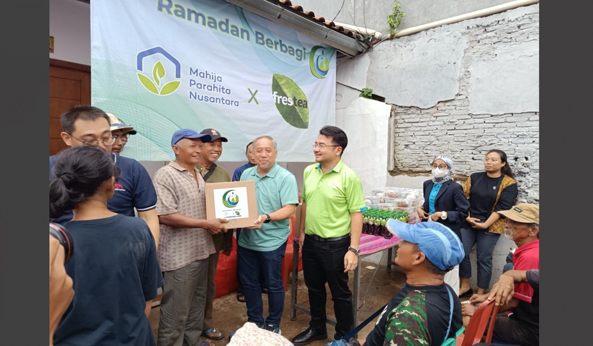 Yayasan Mahija Parahita Nusantara bersama Frestea memberikan dukungan bagi pahlawan daur ulang di bulan Ramadan.