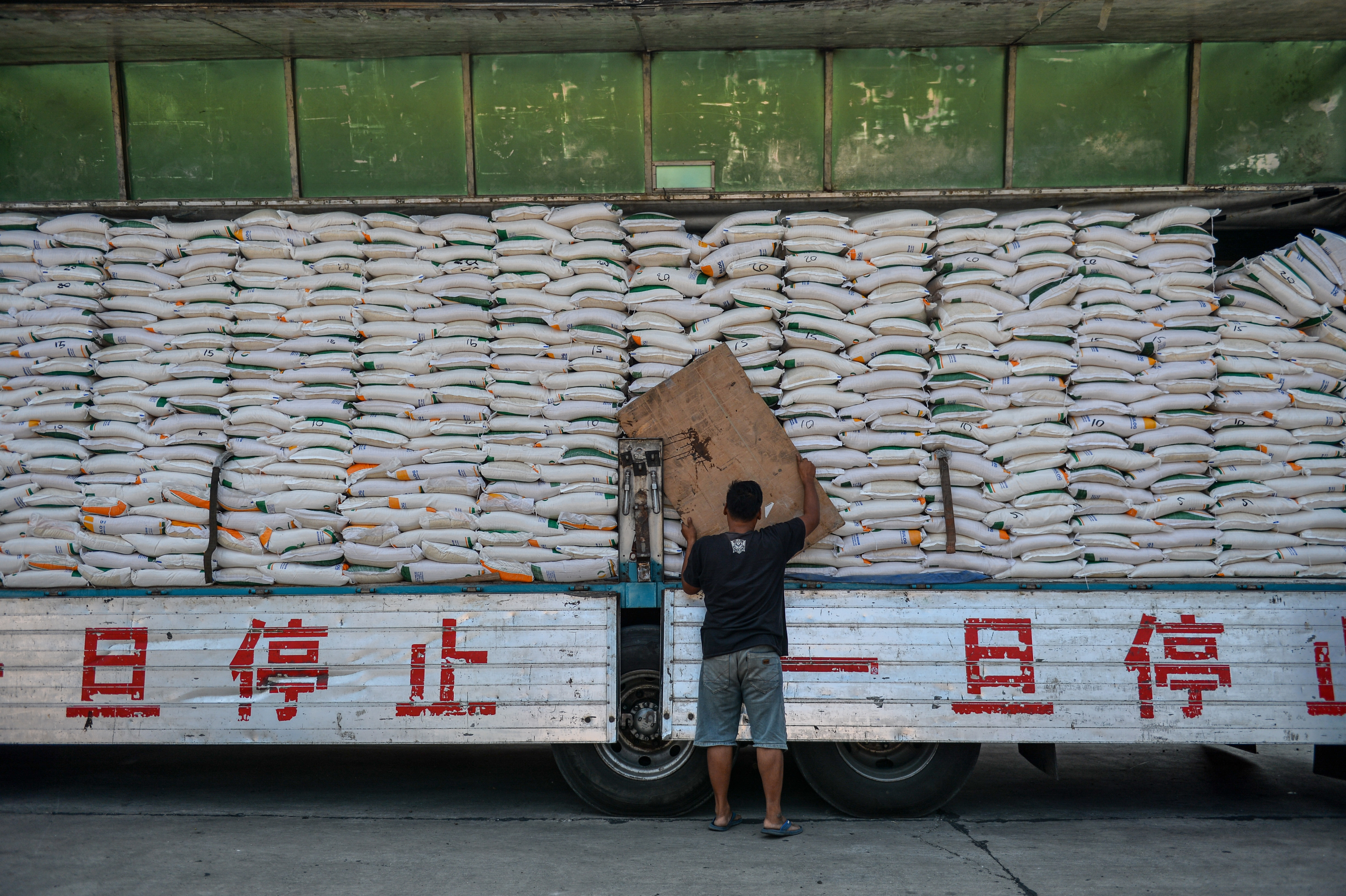 Cadangan beras di Gudang Bulog Bandung