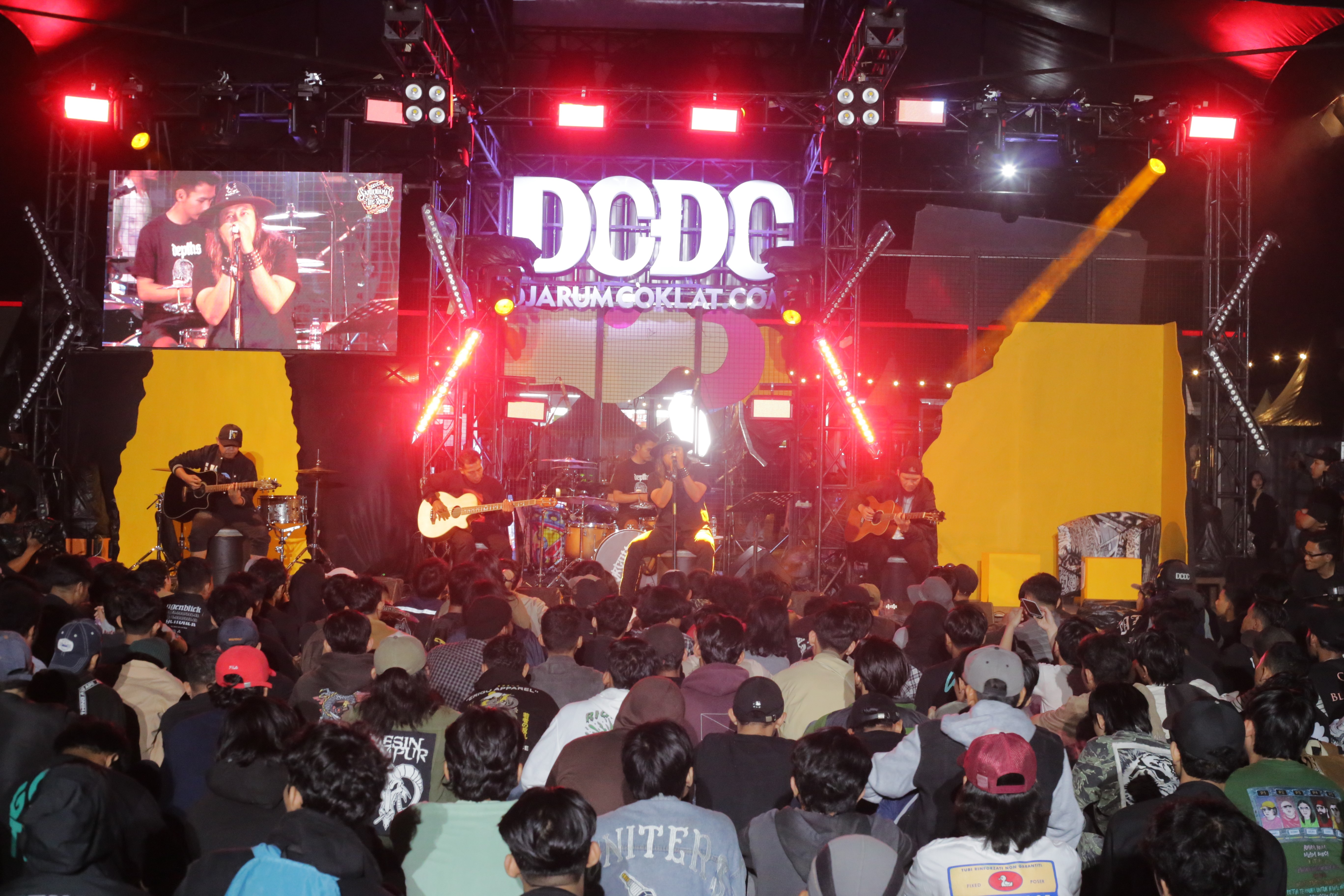  Kesempatan menonton aksi para musisi di DCDC Ngabuburit Extra ini tidak dipungut biaya.