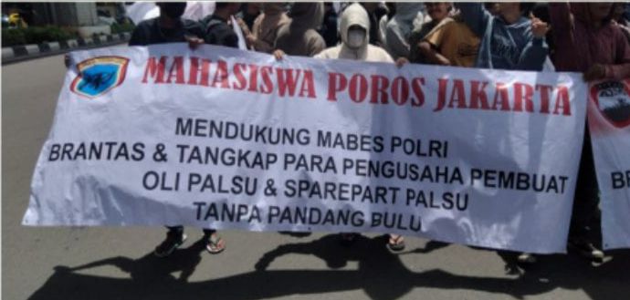 Pengunjuk rasa minta Mabes Polri tangkap pengusaha oli dan suku cadang sepeda motor palsu