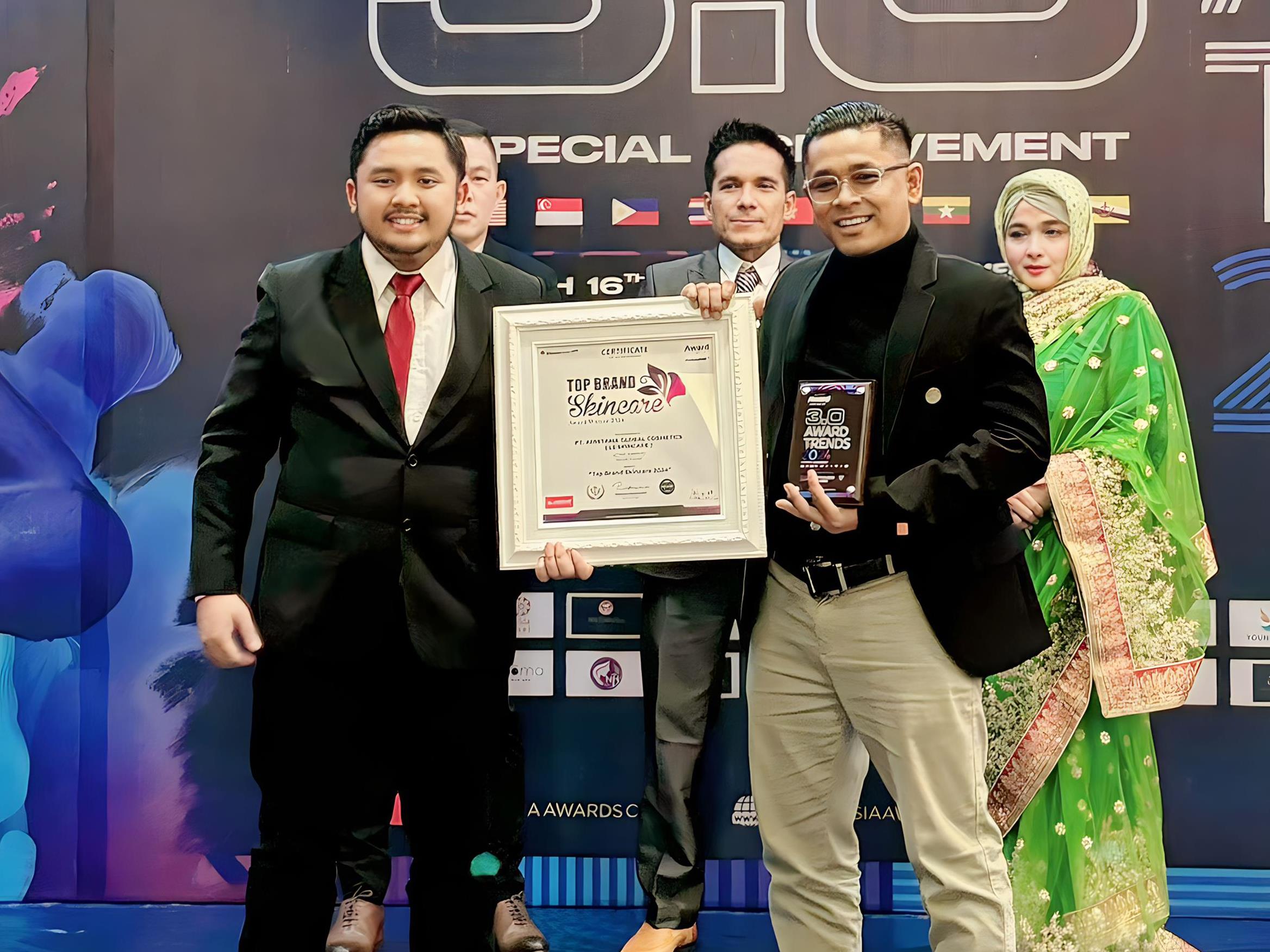 LS Skincare Reborn mendapatkan penghargaan  'Top Brand Skincare 2024' dalam ajang 3.0 Award Trends 2024