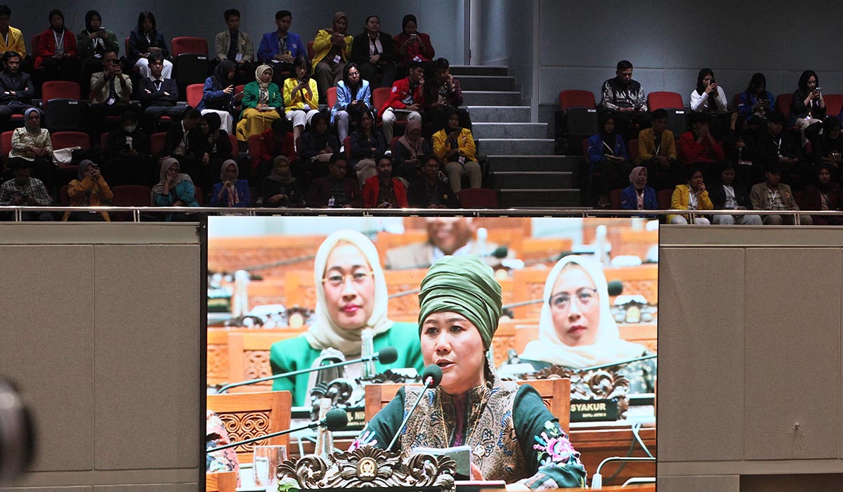 Anggota DPR Fraksi Partai Kebangkitan Bangsa (PKB) Luluk Nur Hamidah menyampaikan interupsi pengajuan hak angket.