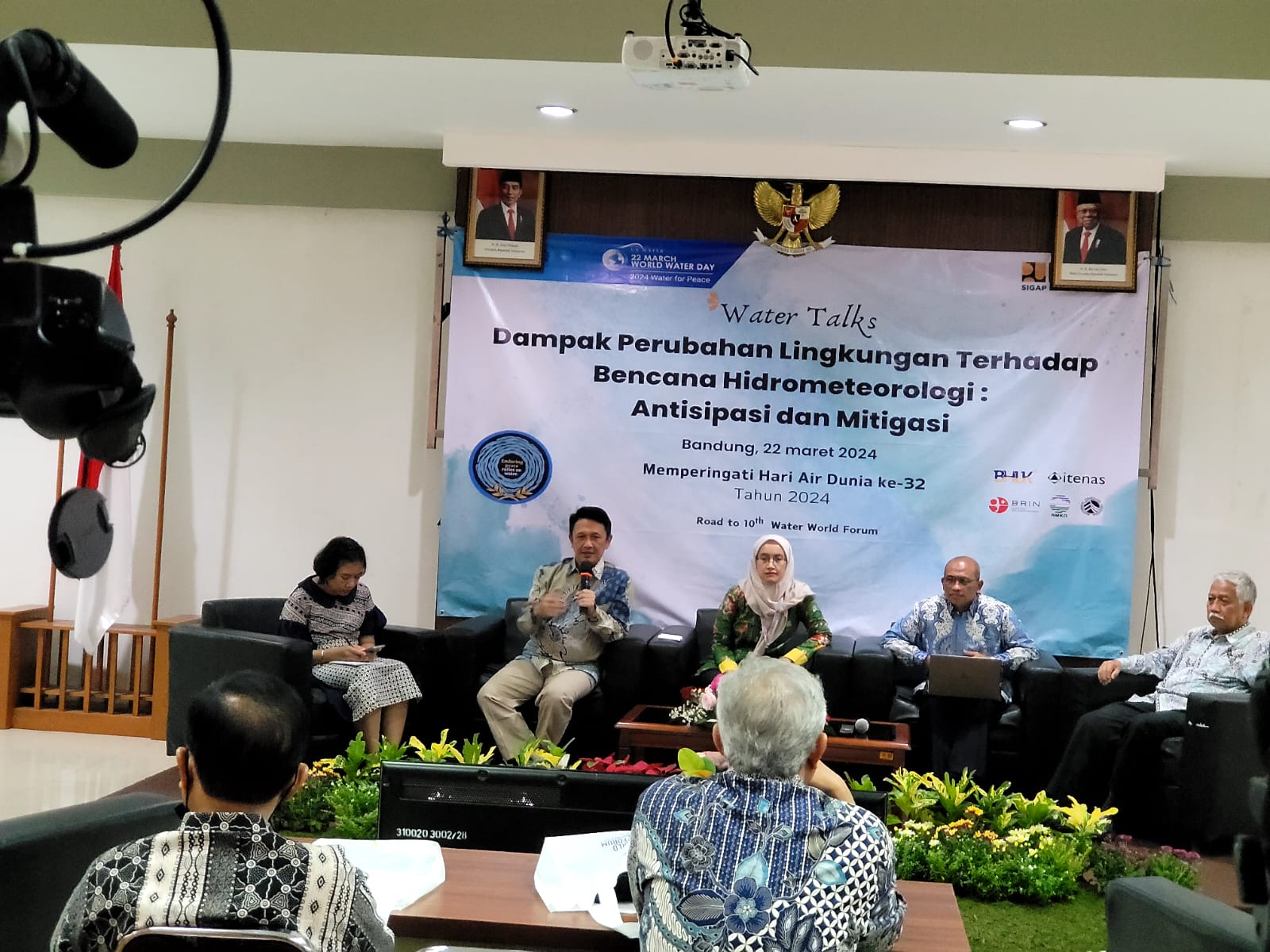 Seminar Hari Air di Kampus Institut Teknologi Nasional (Itenas) Bandung, Jumat (22/3).
