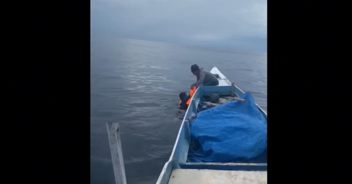 Keluarga korban kapal penangkap ikan Dewi Jaya 2 asal Pekalongan, Jawa Tengah, berharap korban hilang segera ditemukan dan korban selamat