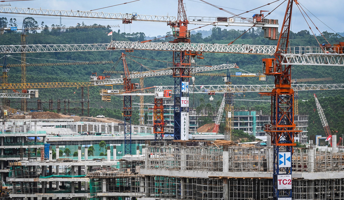 Suasana pembangunan di Kawasan Inti Pusat Pemerintahan (KIPP) Ibu Kota Nusantara (IKN).
