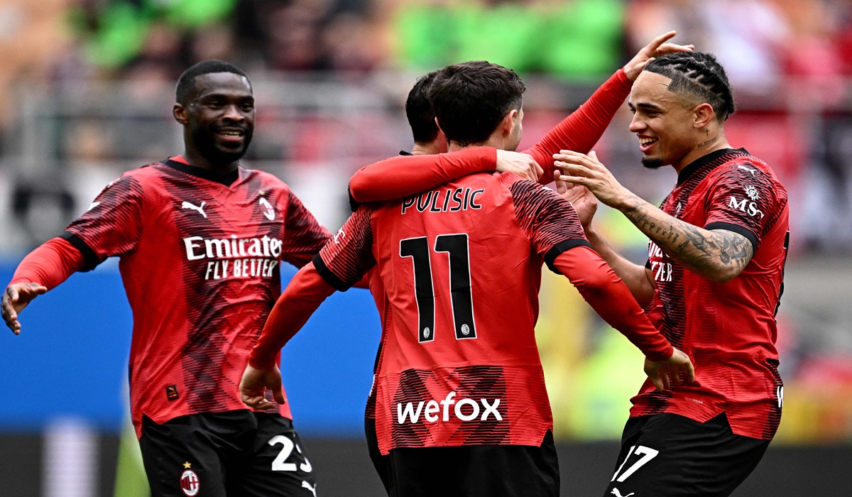 Para pemain AC Milan melakukan selebrasi usai mencetak gol ke gawang Empoli di laga Serie A.
