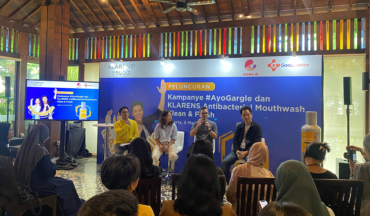 Kampanye #AyoGargle dan Klarens Klarens Antibacterial Mouthwash Clean & Fresh di Jakarta, Selasa (5/3).