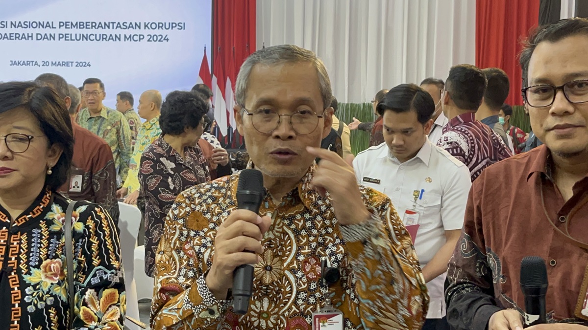 KPK menyarakan pemerintah menyetop pemberian bantuan sosial selama 2-3 bulan sebelum pencoblosan Pilkada tahun ini.