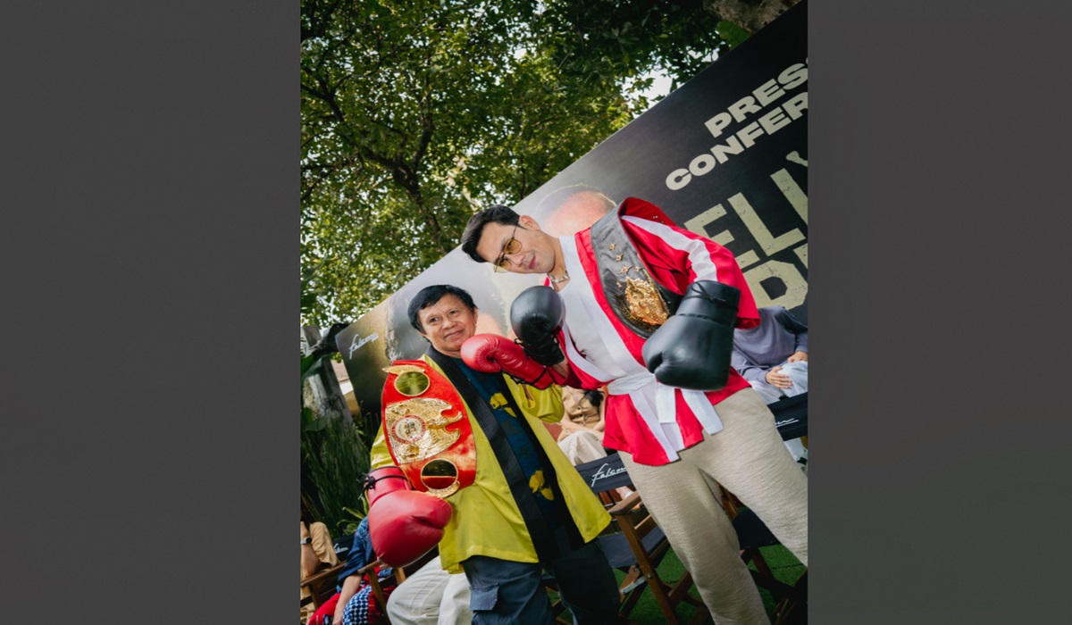 Ellyas Pical (kiri) bersama Denny Sumargo dalam konferensi pers serial Ellyas Pical yang akan tayang di Prime Video.