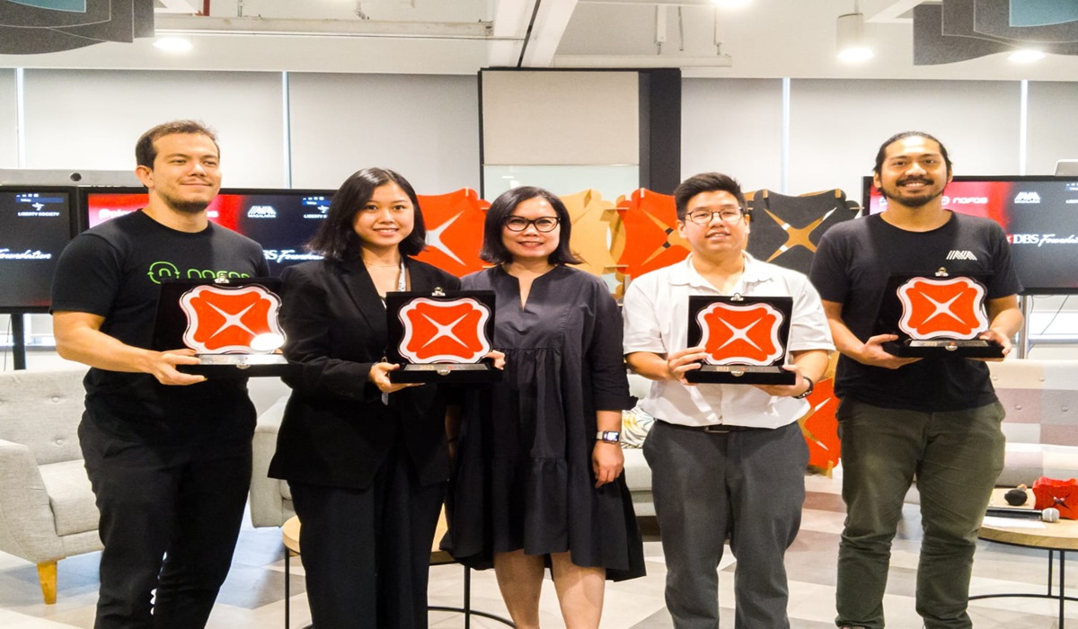 Pemberian dana hibah kepada empat penerima, yaitu Nafas, Liberty Society, Plana, dan Magalarva oleh DBS Foundation. Jakarta, Kamis (29/2). 