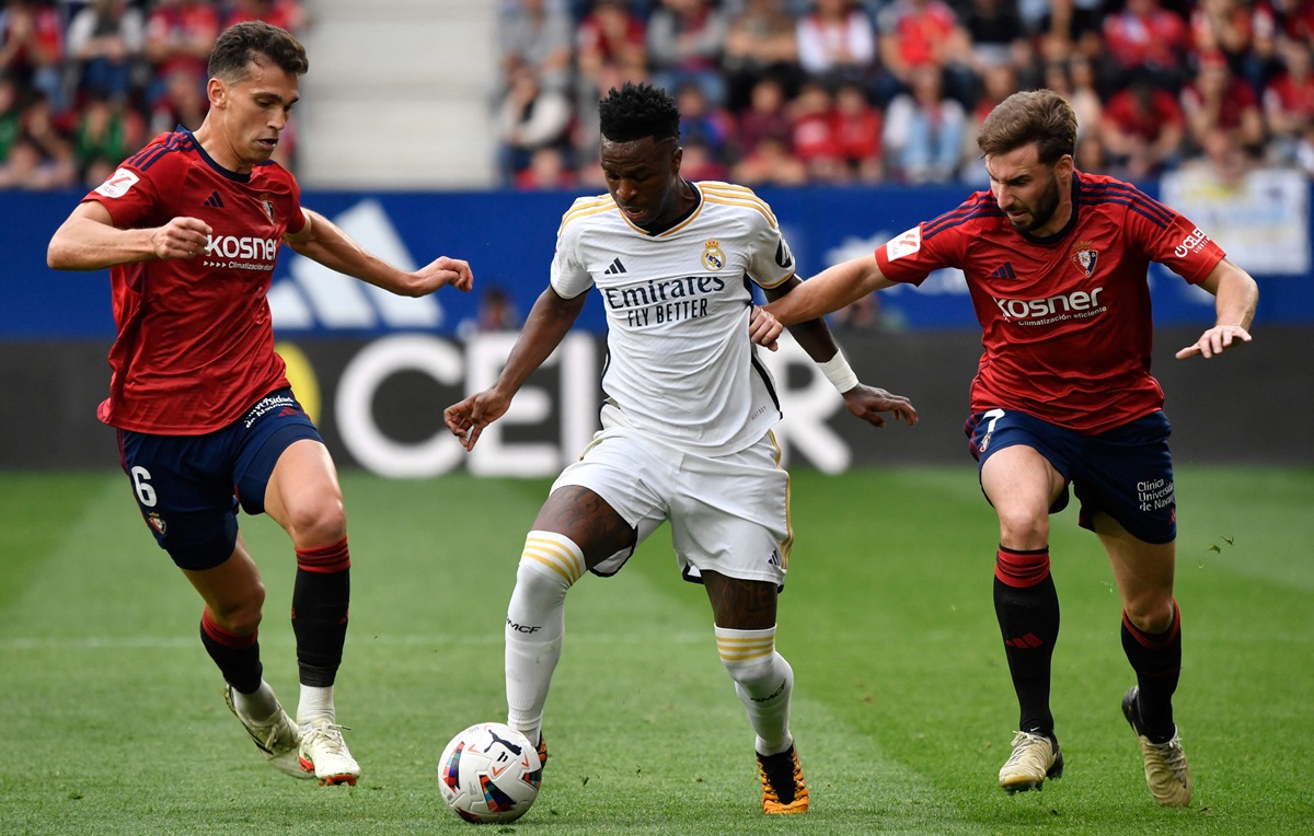 Vinicius Junior mencetak dua gol untuk membawa Real Madrid unggul 10 poin di puncak klasemen La Liga dengan kemenangan 4-2 atas Osasuna.