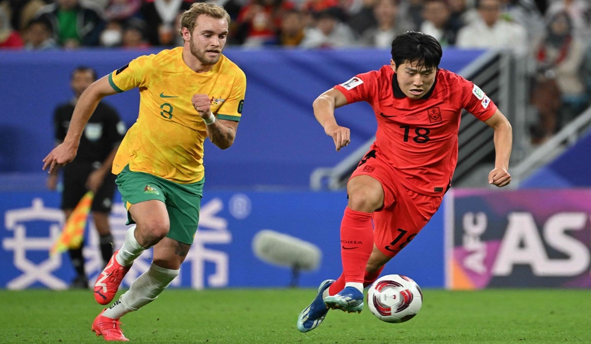Penyerang timnas Korea Selatan Lee Kang In (kanan)