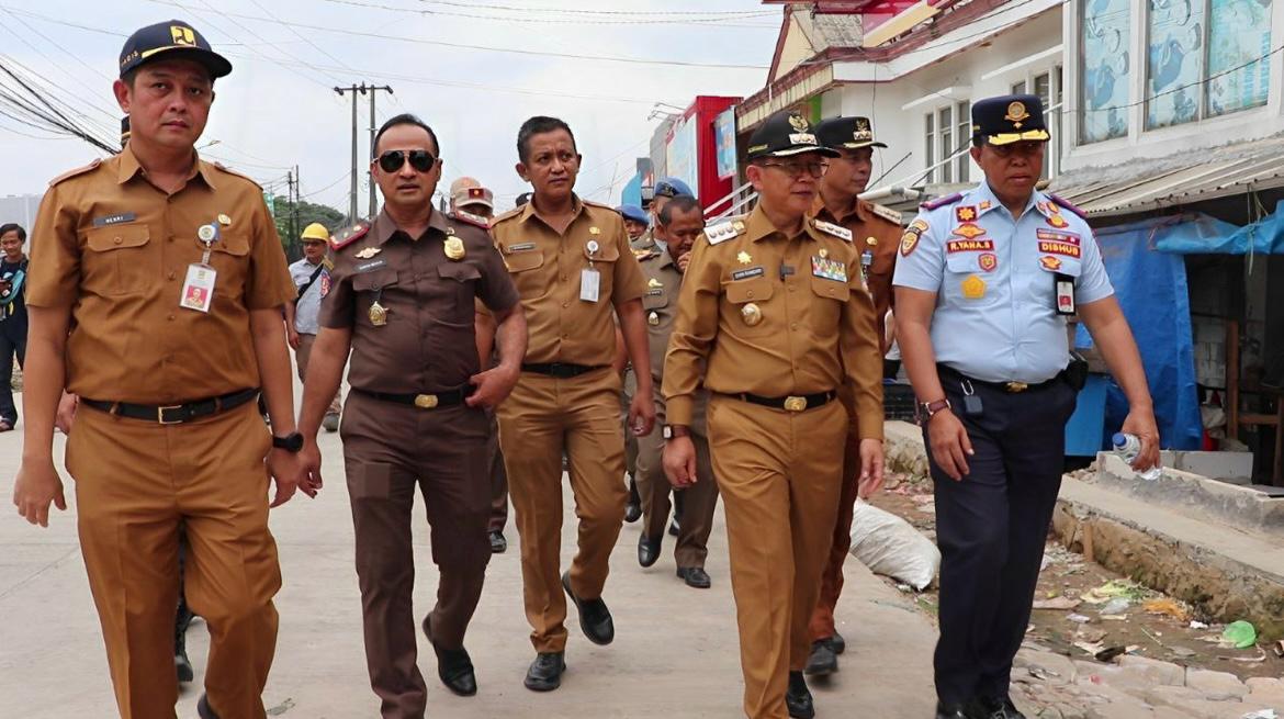  Pj Bupati Bekasi, Dani Ramdan meninjau ruas jalan kalimalang depan Pasar Tegal Danas, Kecamatan Cikarang Pusat