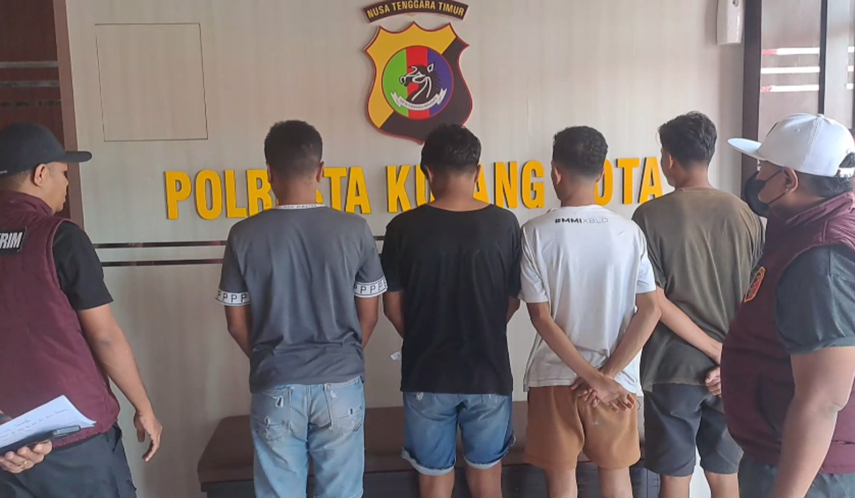 Empat pelaku pengeroyokan anggota TNI di Kuoang yang ditangkap.