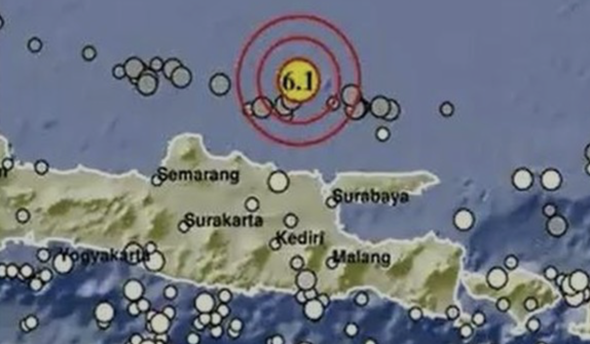 Gempa Tuban warga berhamburan keluar