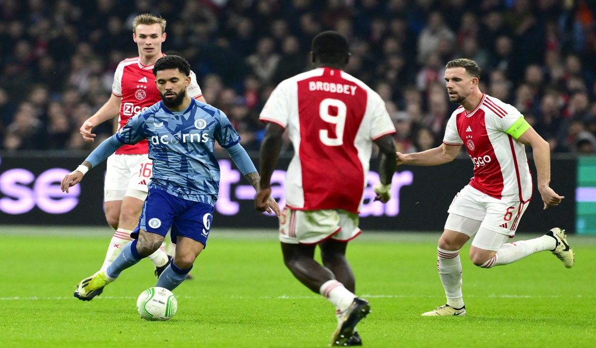 Ajax vs Aston Villa, tidak Ada Gol Tercipta di Amsterdam