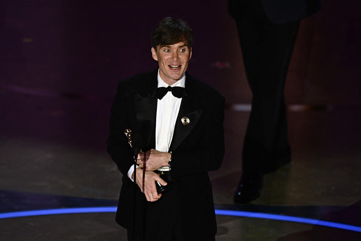 Cillian Murphy, bintang film Oppenheimer, memenangkan penghargaan Aktor Terbaik di Oscar 2024. 
