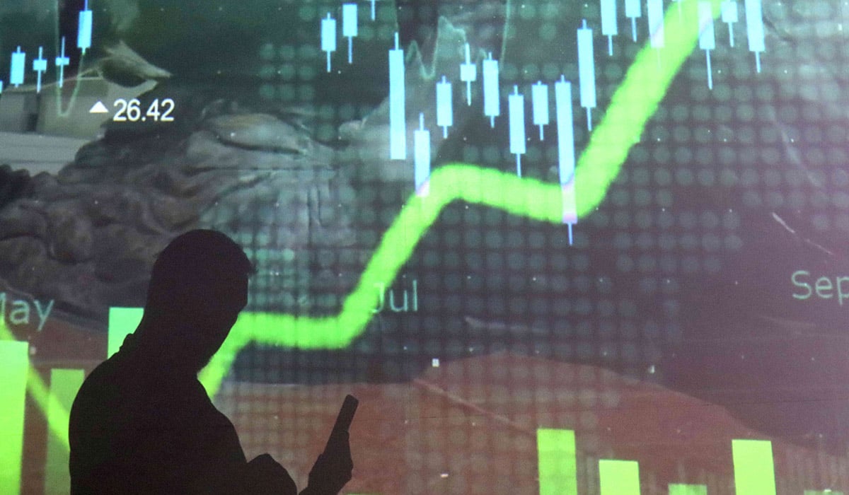  Layar informasi pergerakan Indeks Harga Saham Gabungan (IHSG) di Bursa Efek Indonesia (BEI), Jakarta, Kamis (15/2).