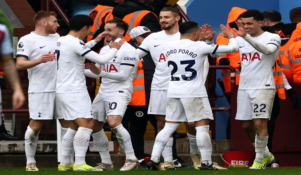 Para pemain Tottenham Hotspur melakukan selebrasi usai mencetak gol ke gawang Aston Villa di laga Liga Primer Inggris.