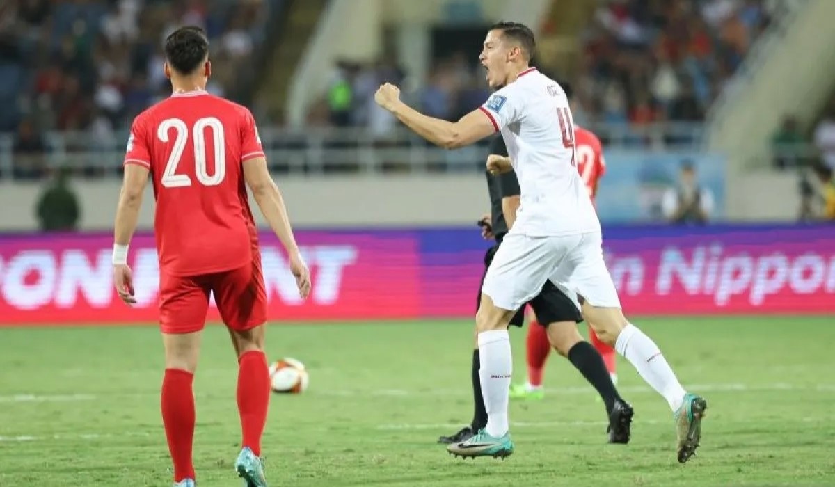 Skuad Garuda membekap Vietnam di Hanoi 3-0.