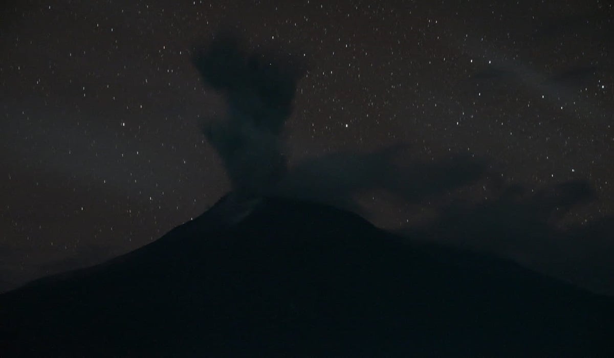 Erupsi Gunung Lewotobi Laki-Laki, pada pukul  20:07 Wita.