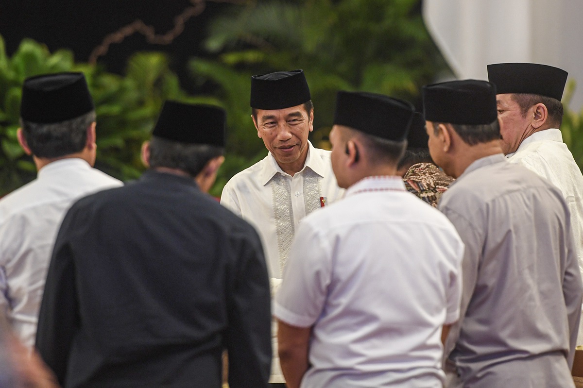 Mensos Tri Rismaharini dan Menteri Hukum dan HAM Yasonna Laoly absen dari buka puasa bersama yang digelar Presiden Joko Widodo.