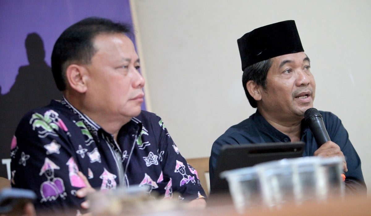 Mantan Ketua Bawaslu Abhan (kiri) dan Direktur Eksekutif Lingkar Madani Ray Rangkuti (kanan)