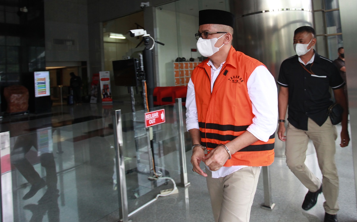 Mantan Bupati Kepulauan Meranti Muhammad Adil diduga menikmati puluhan miliar dari gratifikasi dan TPPU.