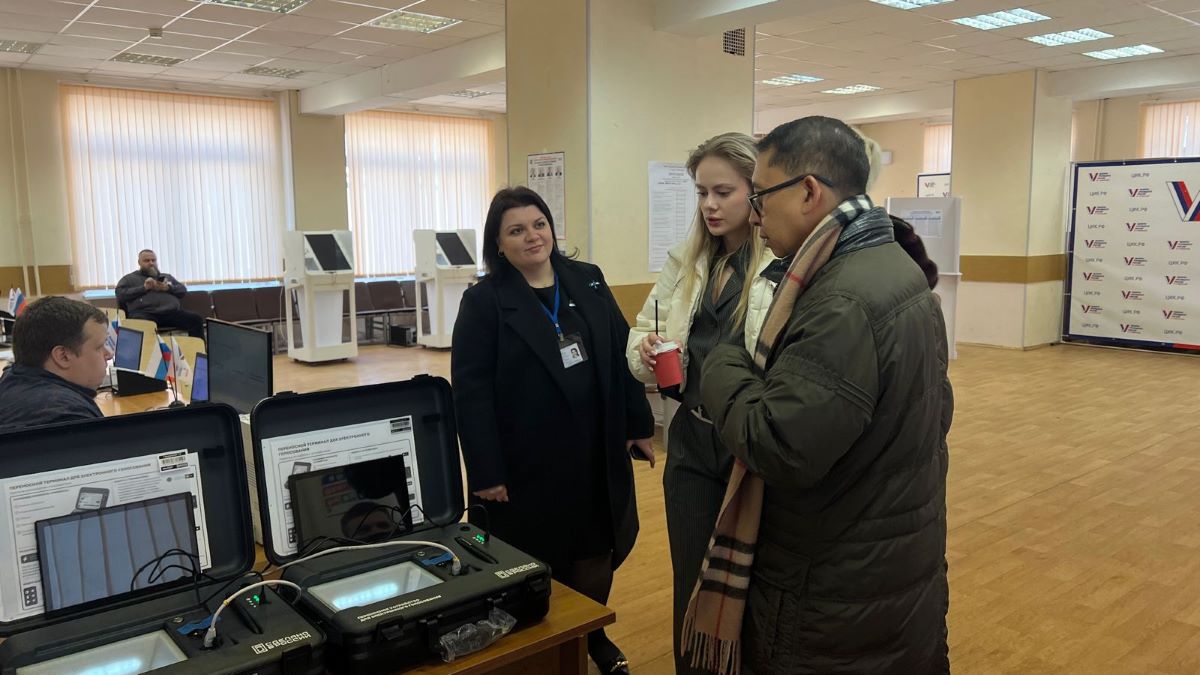 Ketua Badan Kerja Sama Antar Parlemen (BKSAP) DPR RI Fadli Zon memantau Pilpres Rusia.