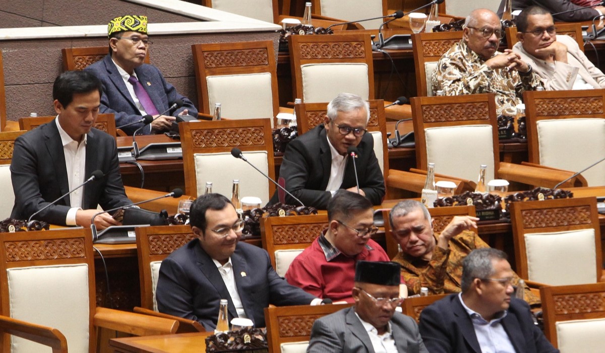 Rapat paripurna ke-13 masa persidangan IV tahun sidang 2023-2024 di Gedung Nusantara II, Kompleks Parlemen Senayan 