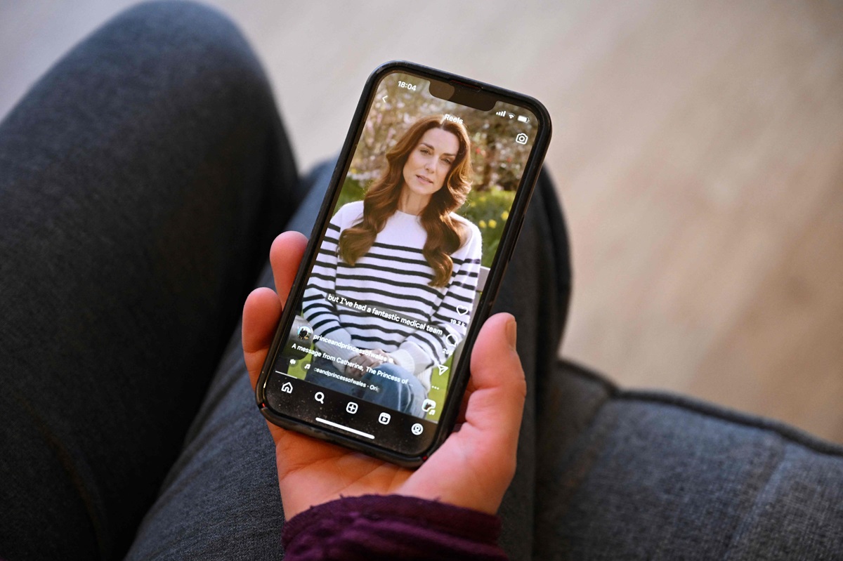 Catherine, Putri Wales, telah diumumkan menderita kanker, menghadirkan tantangan baru bagi keluarga kerajaan Britania. 