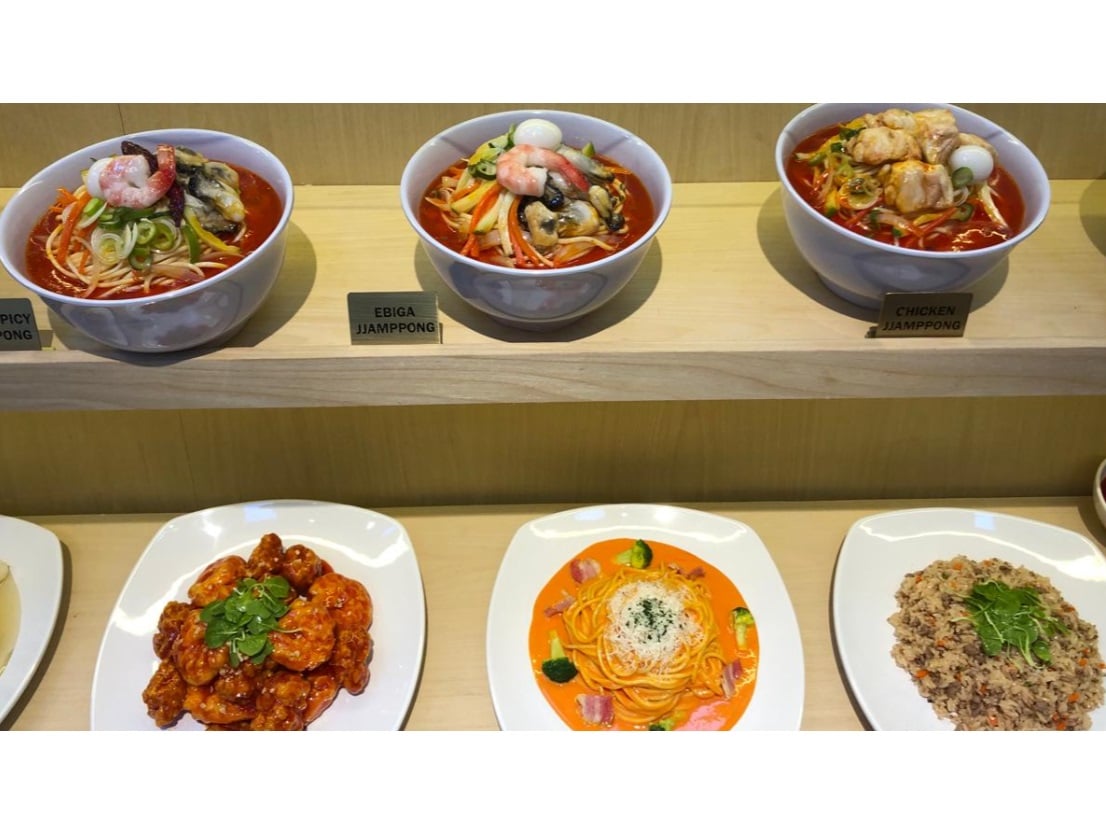 Deretan menu di Ebiga Jjamppong, Lippo Mall Puri Indah, Jakarta.