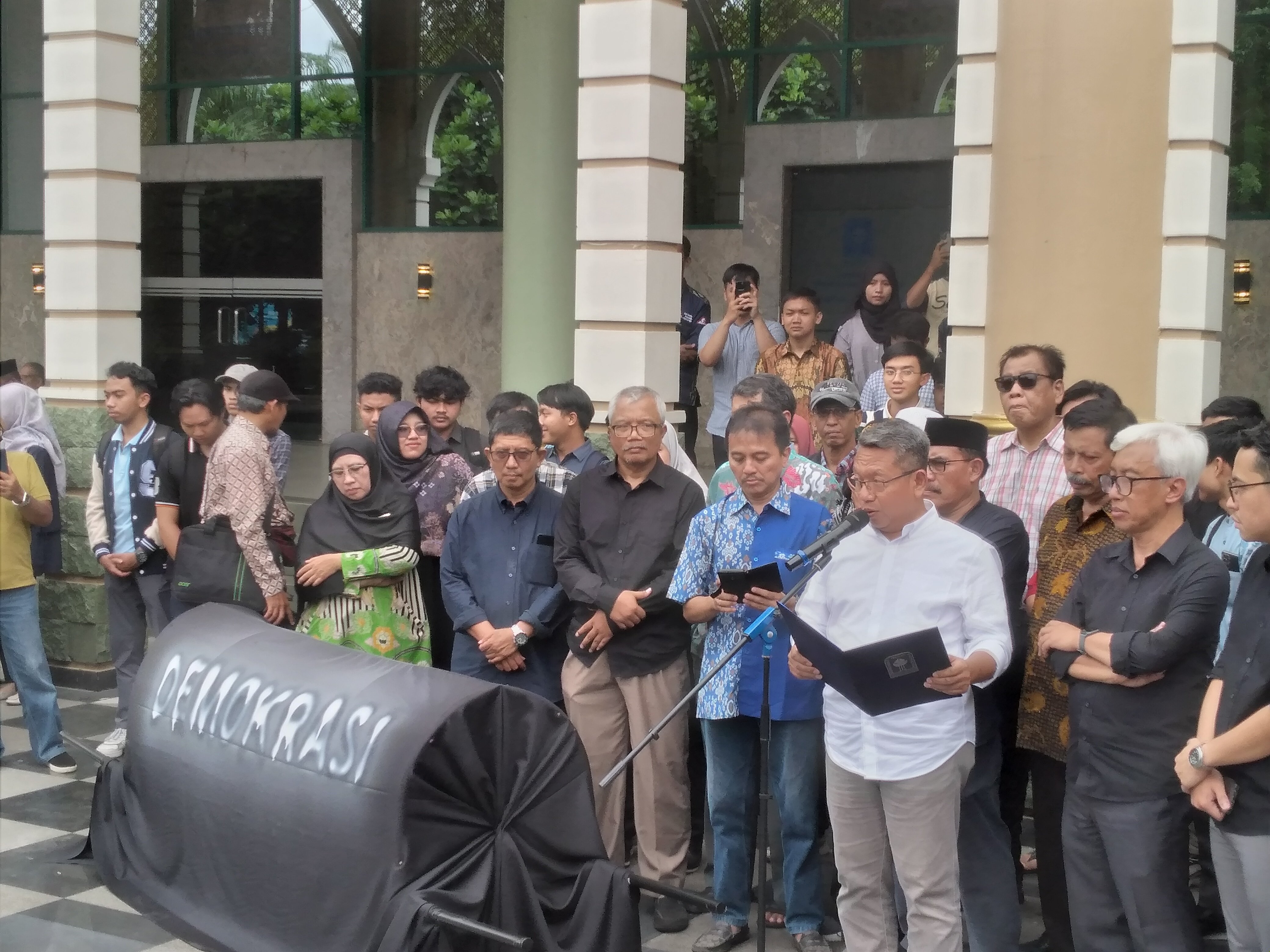 Rektor UII dukung hak angket